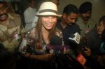 Bipasha Basu return from Toronto in Mumbai Airport on 27th June 2011 (78).JPG